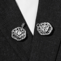 Зажим для кардигана &laquo;Цветы&raquo;, цвет чёрно-серый в чернёном серебре