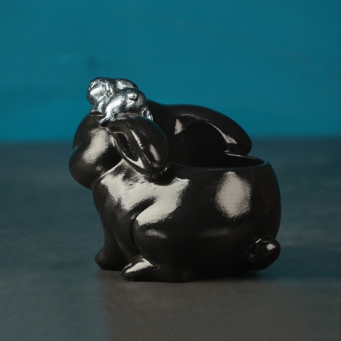 Фигурное кашпо "Зайчиха с зайчонком" черный с серебром, 10см