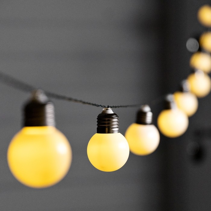 Гирлянда &laquo;Нить&raquo;, 2.7 м, с насадками в виде белых шаров, IP44, 10 LED, 8 режимов, солнечная батарея, тёмная нить, свечение тёплое белое