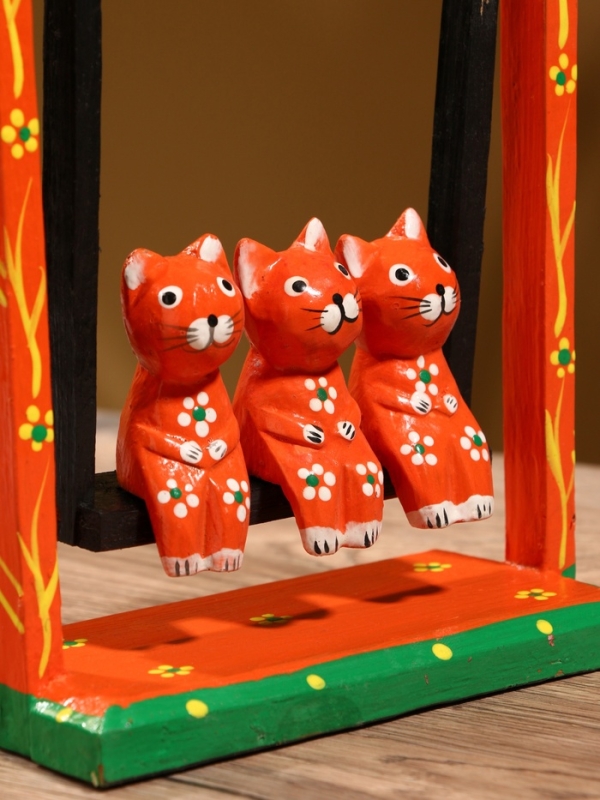 Сувенир интерьерный "Кошки на качелях" дерево 19х24 см