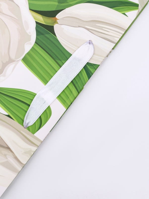 Пакет подарочный вертикальный &laquo;Белый вайб&raquo;,   ML 23 &times; 27 &times; 11.5 см