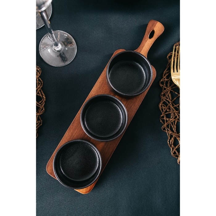 Набор фарфоровых соусников на деревянной подставке Magistro &laquo;Галактика&raquo;, 4 предмета: 3 соусника 100 мл, подставка 33&times;9&times;5 см, цвет чёрный