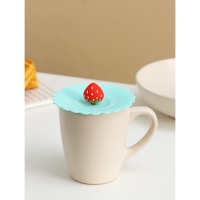 Крышка - непроливайка силиконовая Доляна &laquo;Клубничка&raquo;, d=11 см, цвет мятный