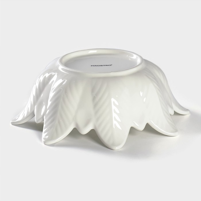 Салатник фарфоровый Magistro &laquo;Цветочек Бланш&raquo;, d=24 см, цвет белый