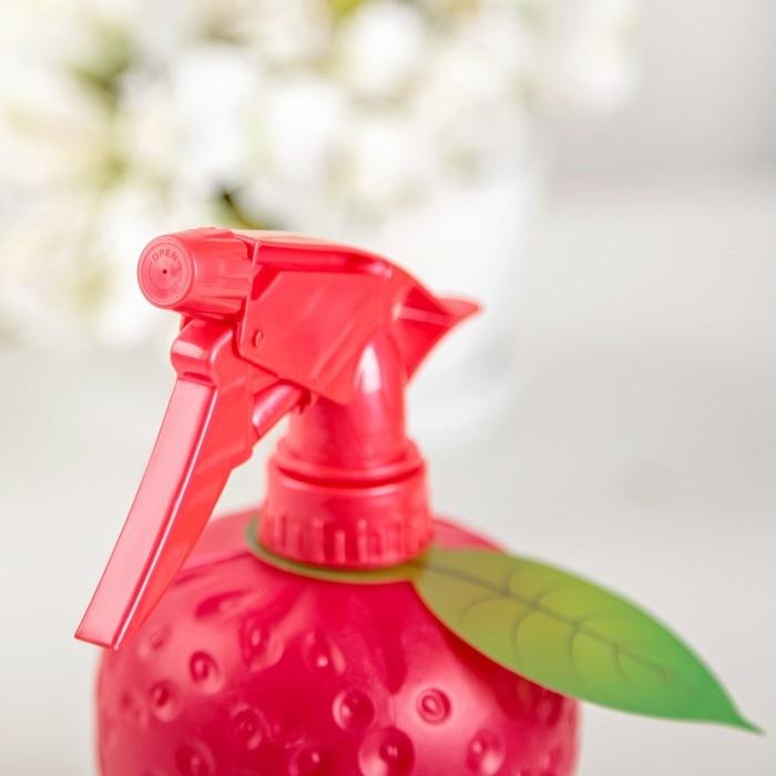 Пульверизатор &laquo;Клубничка&raquo;, 500 мл, цвет красный