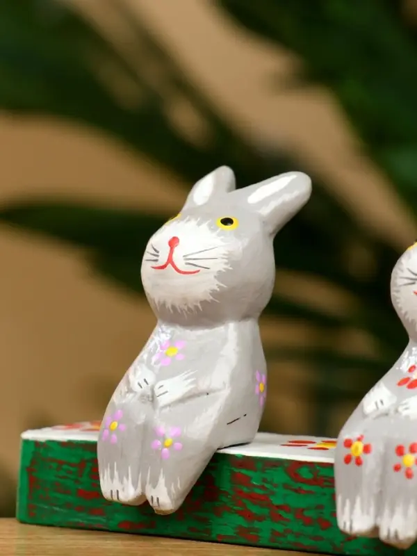 Сувенир &laquo;Зайки на скамейке&raquo;, 18&times;4&times;6 см, дерево