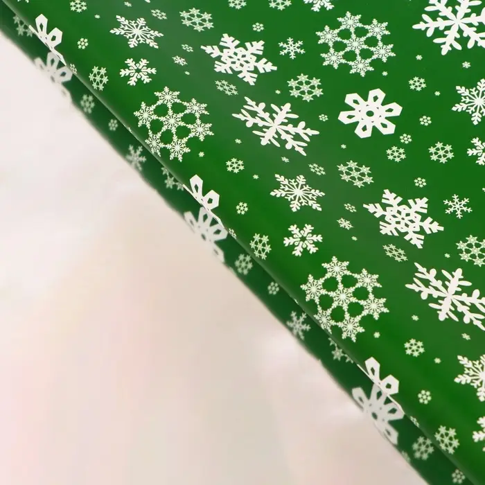 Пленка упаковочная для подарков, металлизированная, 35 мкм "Снежинки&ldquo;, 50&times;70 см