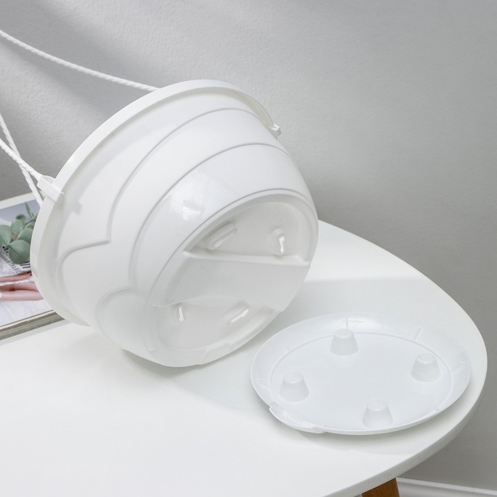 Кашпо уличное с прикорневым поливом &laquo;Мальва&raquo;, 4,7 л, цвет белый