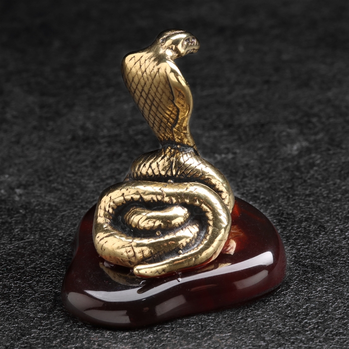 Сувенир "Змея Кобра с капюшоном", латунь, янтарь