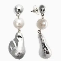 Серьги жемчуг "Борокко". цвет белый в серебре