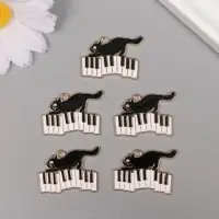 Декор для творчества металл, эмаль "Чёрный котик и пианино" 2,9х2 см