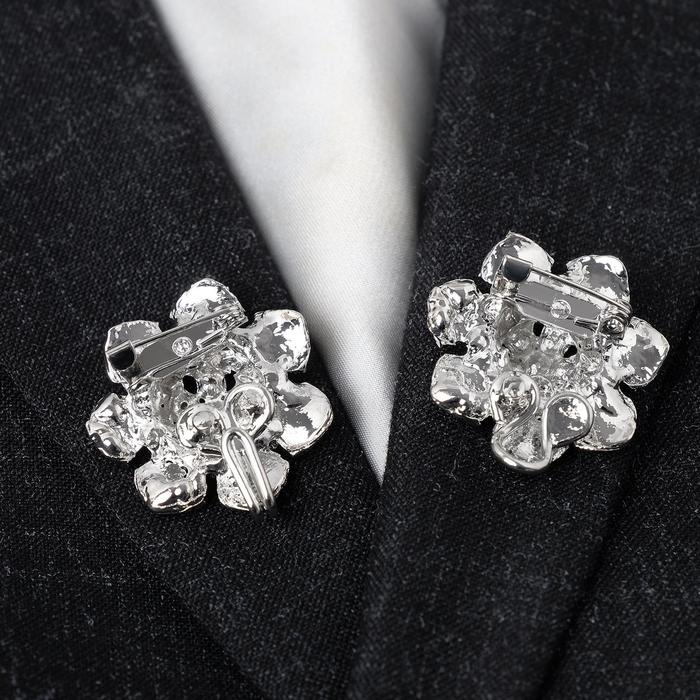 Зажим для кардигана &laquo;Цветок&raquo;, цвет голубой в серебре