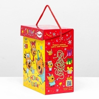 Новый год. Коробка подарочная складная "Три кота" 19,8 х 12 х 24,3 см.