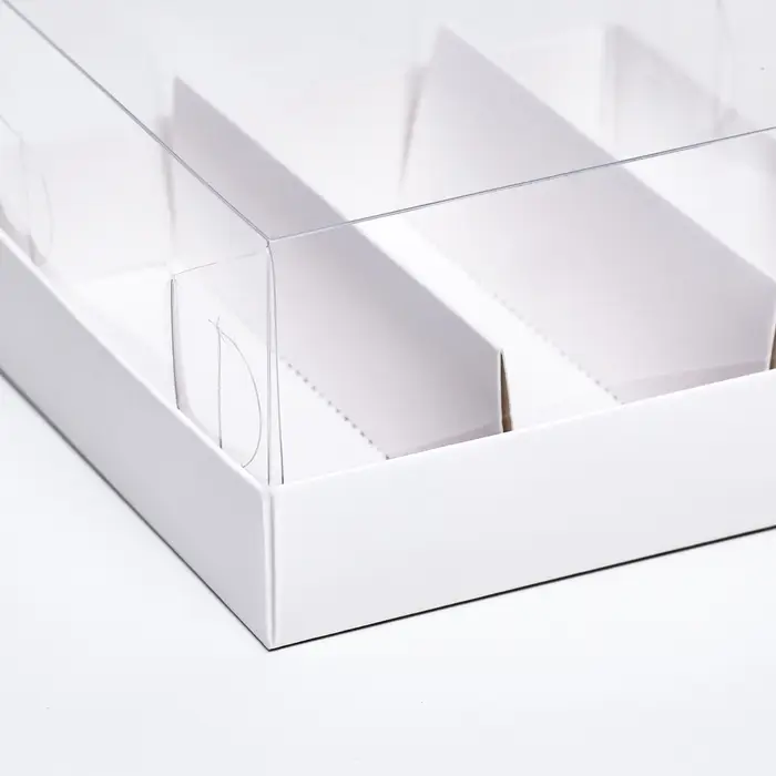 Упаковка с прозрачной крышкой под 3 эклера, белый 13.5&times;13.5&times;6 см