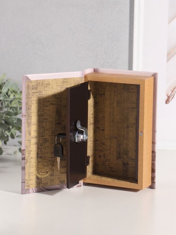 Сейф-книга дерево кожзам "Виктор Гюго. Собор Парижской Богоматери" тиснение 21х13х5 см