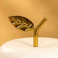 Сувенир "Яблоко с золотым листом" 14,5х14,5х18 см, цв. матовый белый