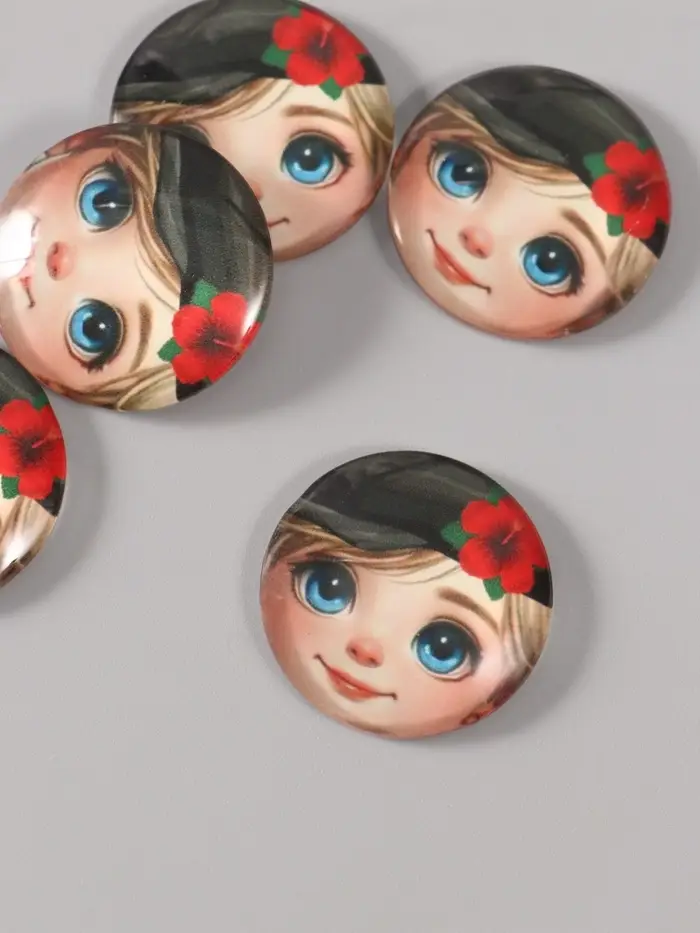 Кабошон стекло для творчества "Круг. Мальчишка в картузе с цветком" 3х3 см