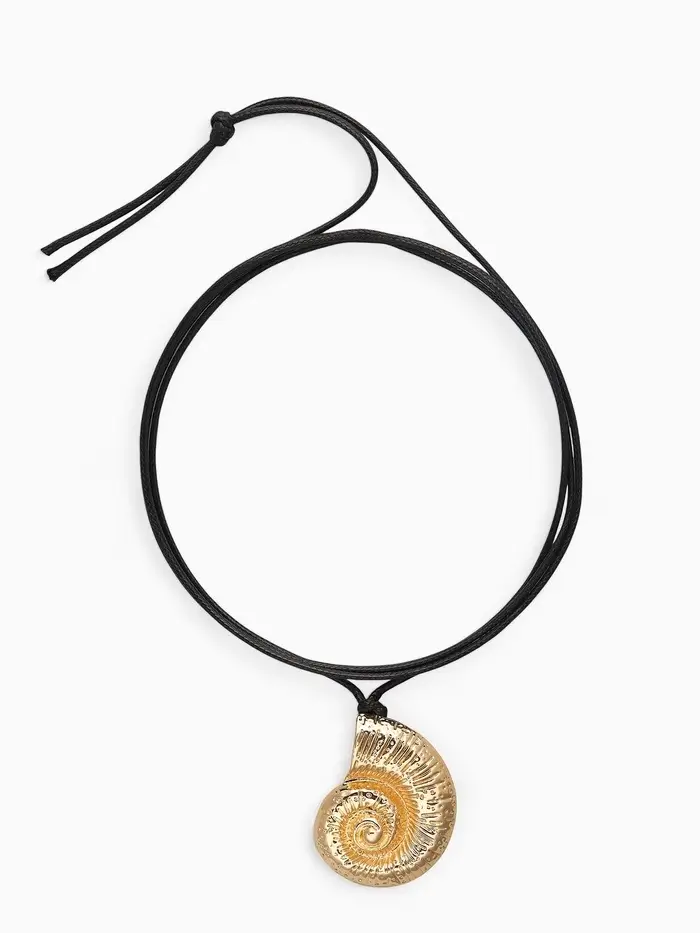 Кулон на шнурке &laquo;Ракушка&raquo; крупная, цвет золото