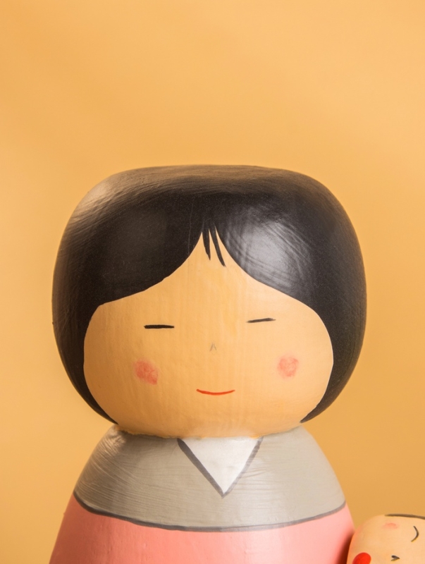 Деревянная кукла кокеши "Юи Комори" 11х9х14 см