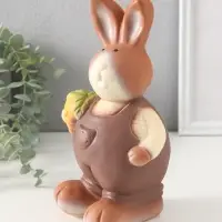 Фигурка (гипс) Кролик-фермер Кофе шоколад, 20,5х12х11 см