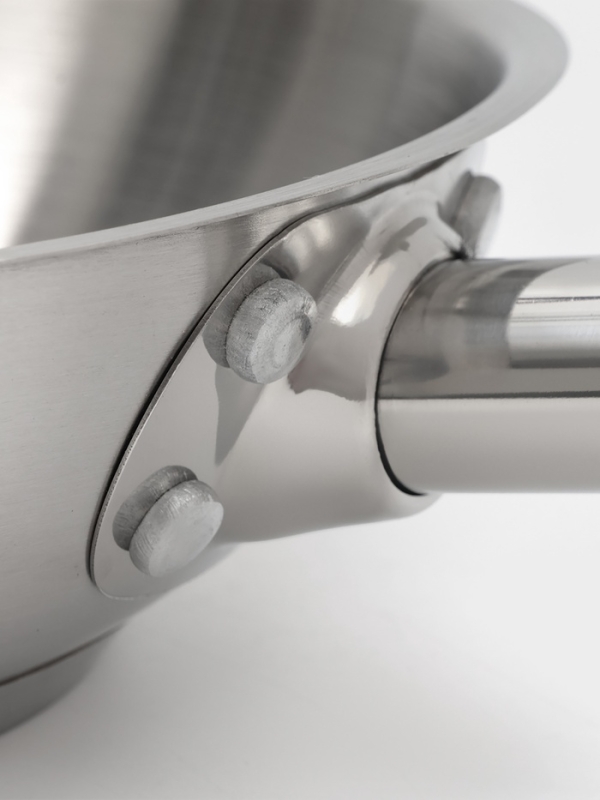 Сковорода d=22 см, h=6 см, толщина стенки 0,6 мм, индукция, дно al+fe+al