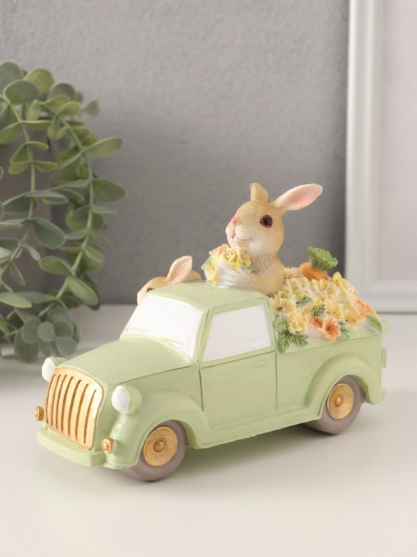 Сувенир полистоун "Зайчики в грузовике с цветами и морковью в кузове" 16х7,5х11,5 см