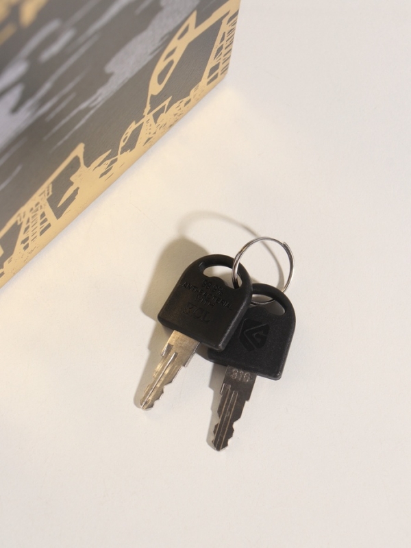 Сейф-книга дерево кожзам "Нефть и газ России" тиснение 21х13х5 см