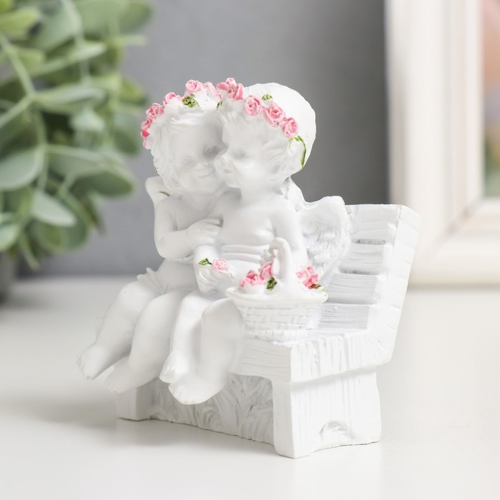 Сувенир "2 ангелочка в розовом веночке на скамейке" МИКС 8х7х5 см
