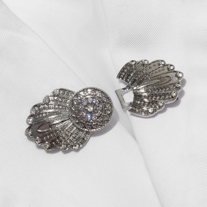 Зажим для кардигана &laquo;Перья&raquo;, цвет белый в серебре