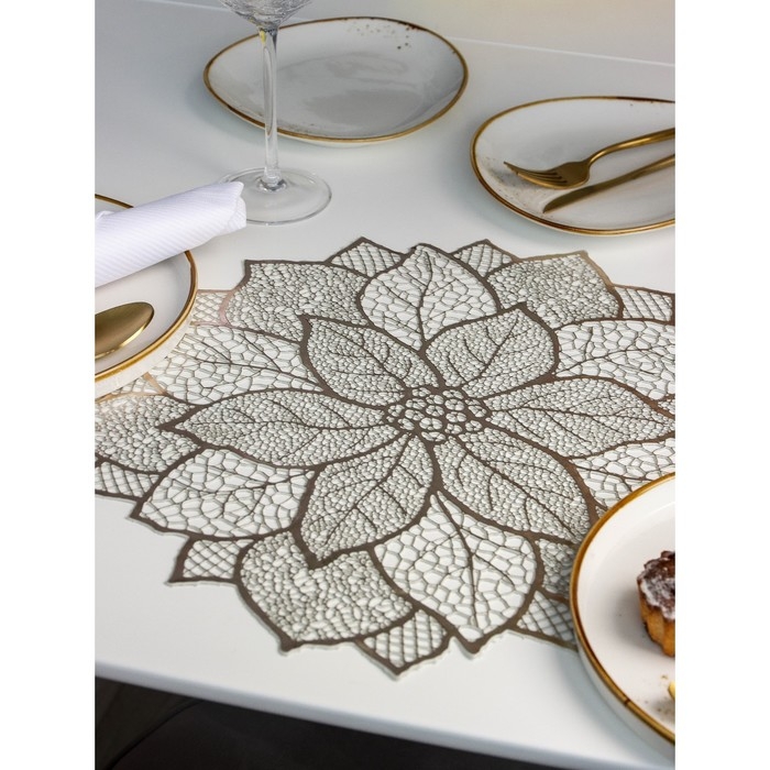 Салфетка сервировочная на стол Доляна &laquo;Цветок&raquo;, d=43 см, цвет золотой