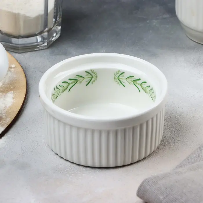 Рамекин керамический &laquo;Листья&raquo;, 9.5 х 4.5 см, 200 мл, цвет белый