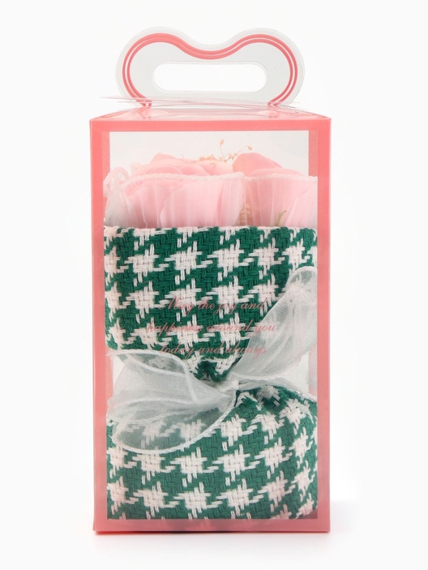 Букет из трех розовых мыльных роз