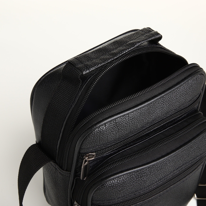 Сумка мужская на молнии, 3 наружных кармана, цвет чёрный