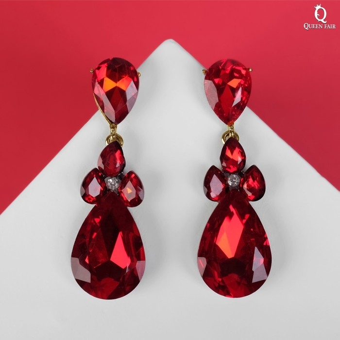 Серьги висячие со стразами &laquo;Вечеринка&raquo; цветок из капель, цвет красно-белый в золоте, 6,3 см