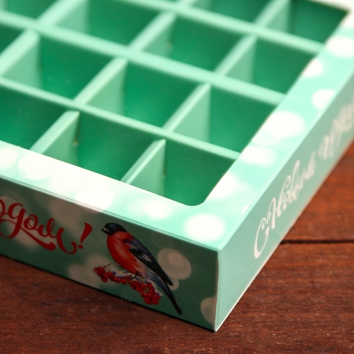 Новый год. Упаковка для конфет 16 шт &laquo;Снегирь на рябине&raquo;, 17,7 х 17,7 х 3,8 см