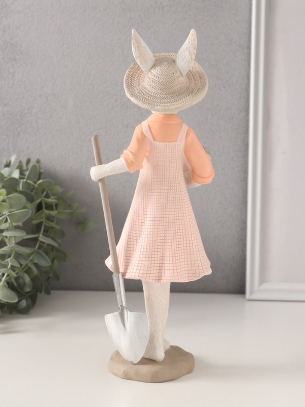 Сувенир полистоун "Зайка в сарафане и шляпке, с лопатой и цветами в горшке" 10,5х8х27,5 см   1074032