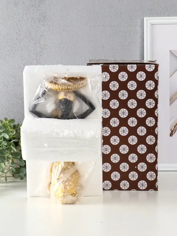 Подсвечник полистоун "Африканка в косынке с цветами" золото d=8 см 14х15х27,5 см