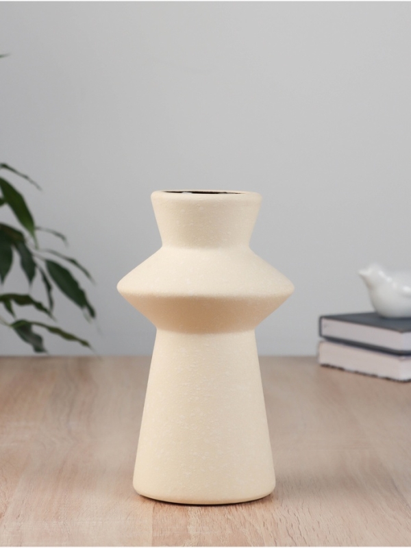Ваза керамика настольная "Олвен" d-7см, h-19х9 см, бежевый
