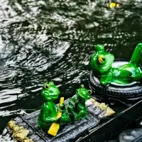 Садовая фигура 17 х 11 х 9,5 см "Лягушки на плоту" Водоплавающая