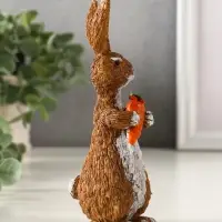 Сувенир полистоун "Кролик с морковью" 4,7х5х15 см