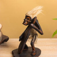 Сувенир "Абориген с контрабасом" дерево, 12х11х18 см