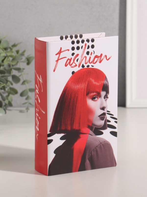 Сейф-книга дерево кожзам "Девушка с каре. Мода" 21х13х5 см