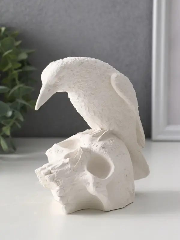 Фигура &laquo;Ворон на черепе&raquo;, 12&times;12&times;8 см, гипс