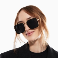 Очки солнцезащитные uv 400, дужка 13.5 см, ширина 12.8 см, линза 5.5&times;6 см