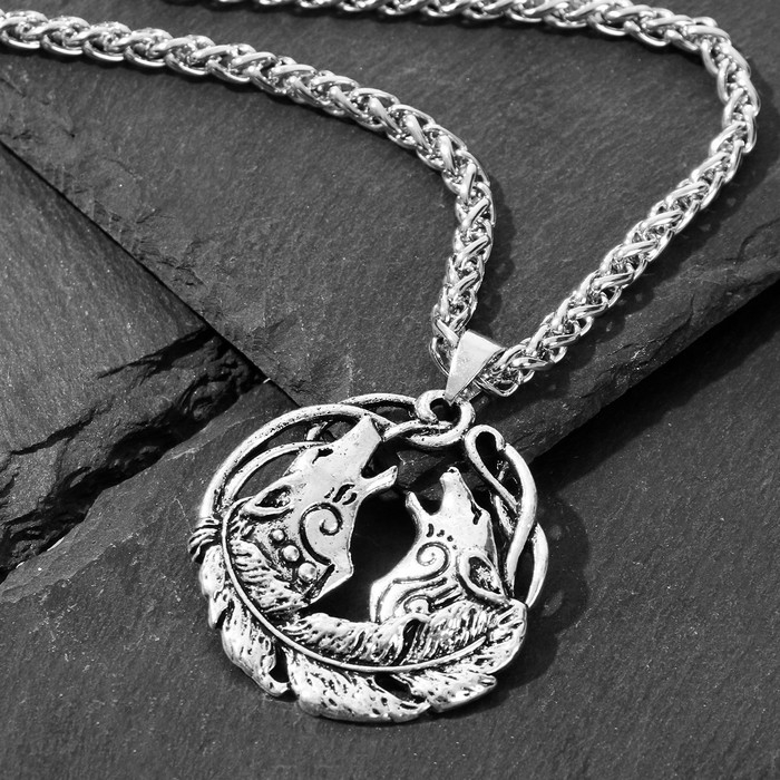 Кулон-оберег &laquo;Волки&raquo; воют на луну, цвет чернёное серебро, 59см