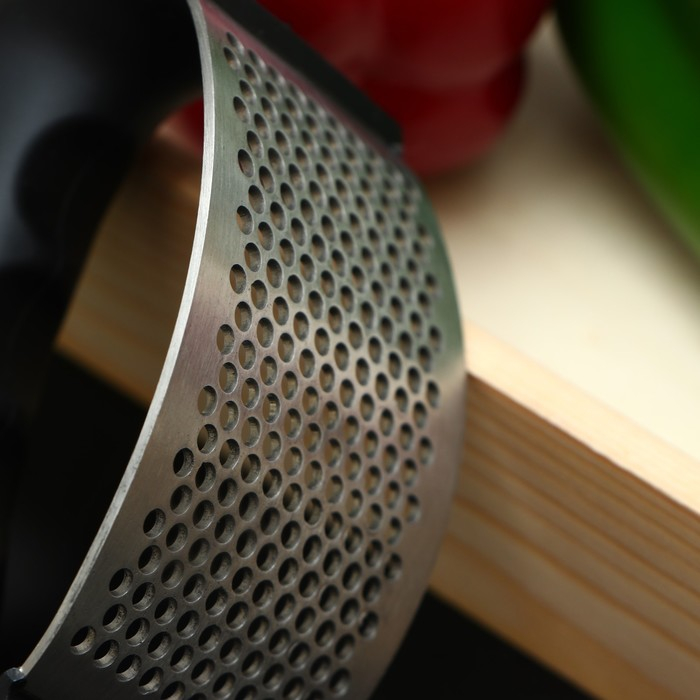 Пресс для чеснока Magistro &laquo;Велес&raquo;, 11&times;7&times;5 см, цвет чёрный