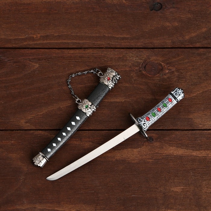 Сувенирное оружие &laquo;Катана на подставке&raquo;, чёрные ножны с красными ромбами, 20см