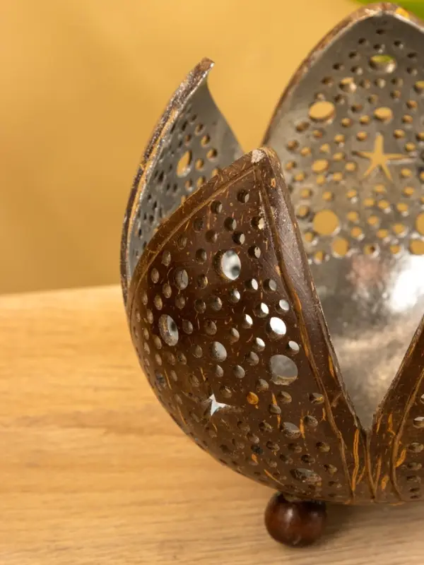 Подсвечник из кокоса &laquo;Бутон&raquo;, 15&times;15&times;13 см, коричнево-серебристый