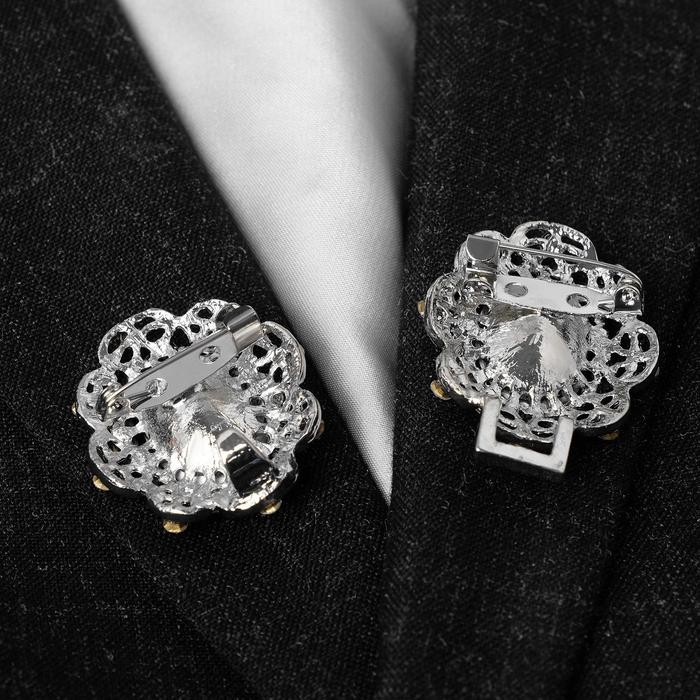 Зажим для кардигана &laquo;Акцент&raquo;, цвет белый в серебре