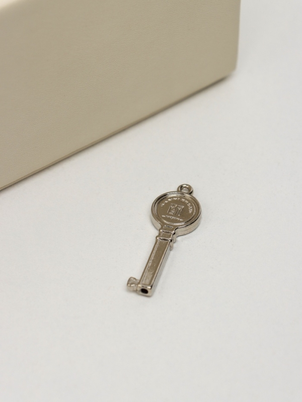 Шкатулка кожзам под часы 2 отделения и бижутерию "Ромбы белые" матовая 8,5х25х25 см